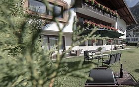 Hotel Garni Rustica  3*